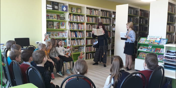 Посвящение в читатели. Библиотека села Васильевское принимала гостей - учеников 1 класса Васильевской школы.