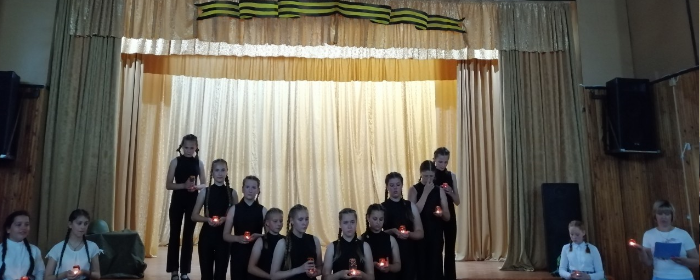 Акция "Свеча памяти" прошла в ДК посёлка Мостовик 21 июня.Зажжение Свечи памяти - это высокая дань уважения, дань памяти тем героям, которые погибли за нашу Родину.